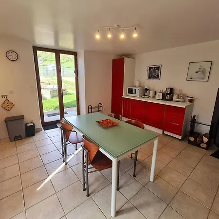 Gite Renove Avec Jardin Et Acces Aux Sentiers Dans Les Cote De Toul - Fr-1-584-324